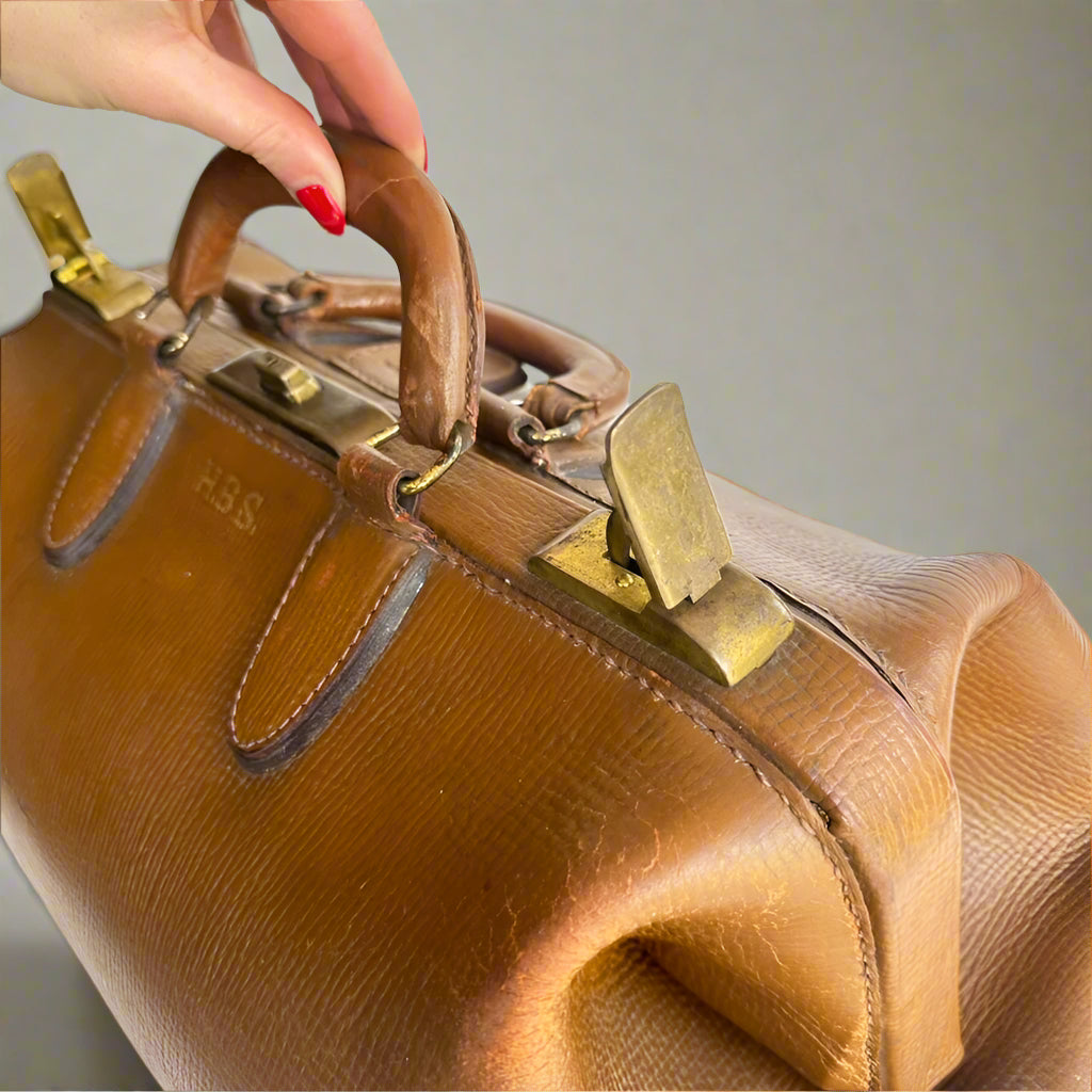 Antique Cowhide Leather Doctor’s Bag with Monogram “H.B.S.” – Early 20th Century Travel Satchel