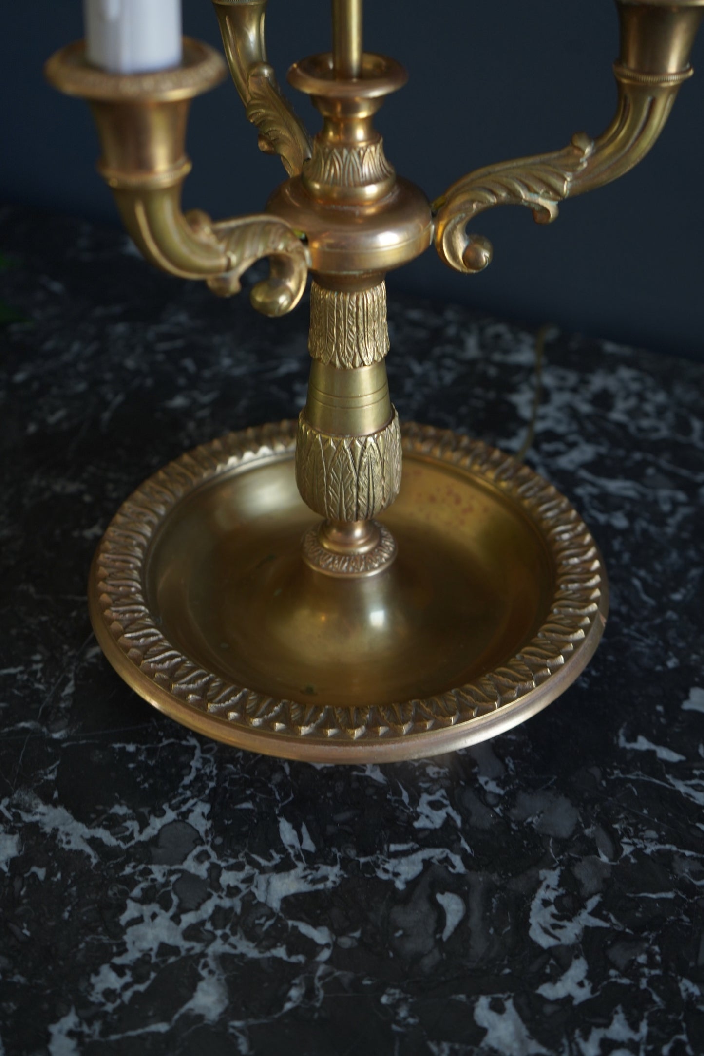 Antique French Bouillotte Lamp with Hand-Painted Tole Shade | Gilt Bronze / Brass Mix, Neoclassical, c.1920