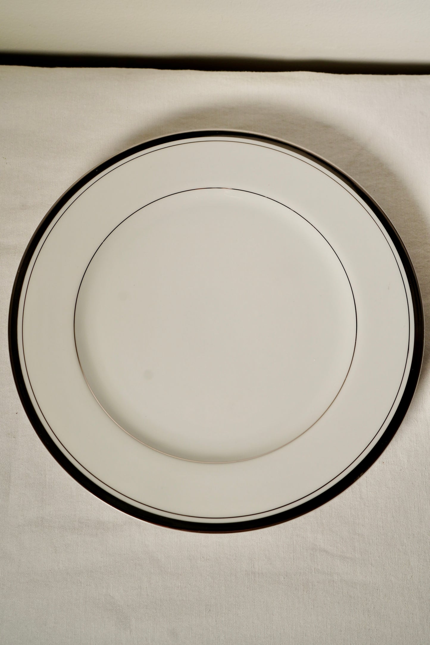 Lenox Wallace Heritage Newport White and Silver Dinner Plates Fine Porcelain 10.5 Inch Set