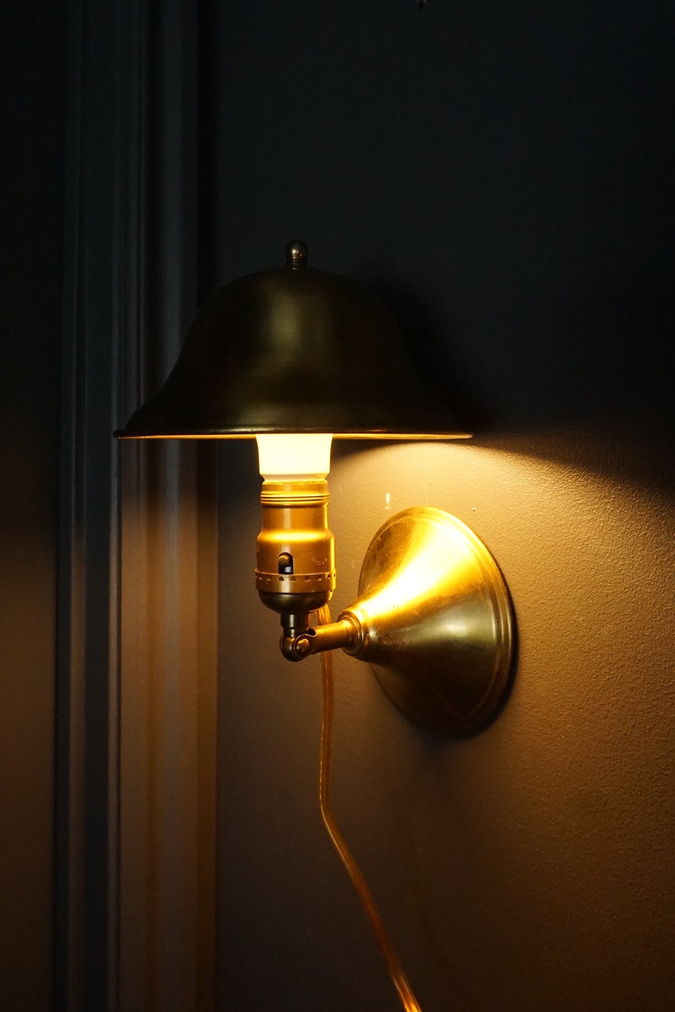 Vintage Cresco “Juniorlite” Brass Wall Sconce, c.1940s–1950s