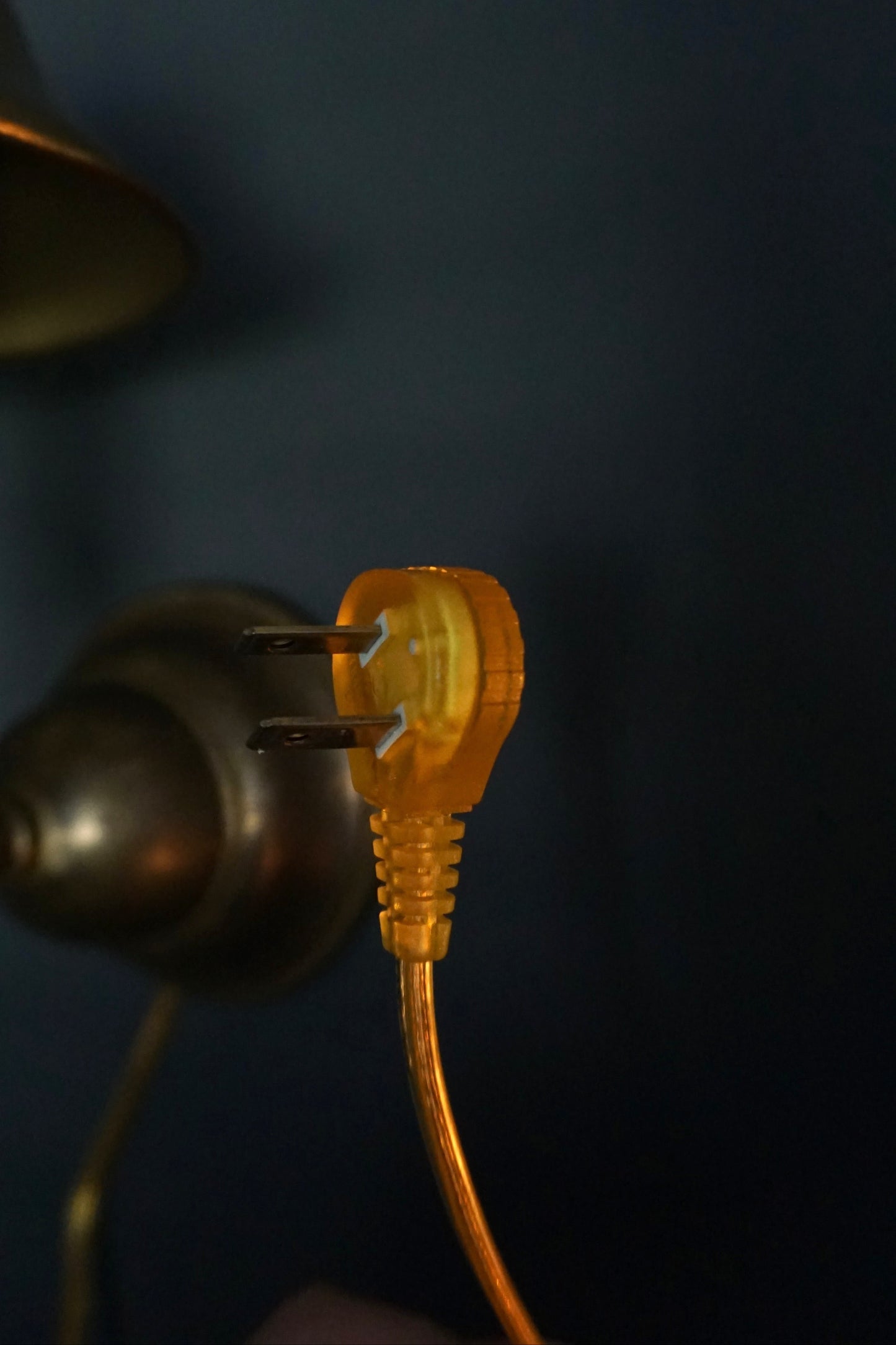 Early 20th-Century Solid Brass Wall Sconce with Bell Shade and Pull-Chain Switch