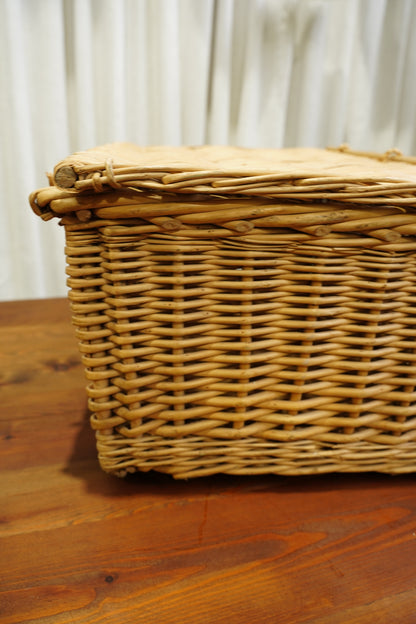 Vintage Wicker Storage Basket with Lid  *as-is*
