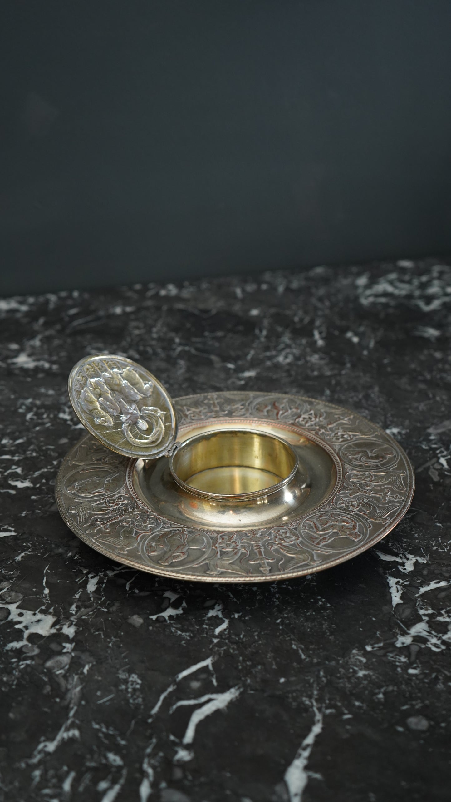 Victorian Silver-Plated Inkwell Depicting Boudica in Chariot – Neoclassical Revival Desk Accessory