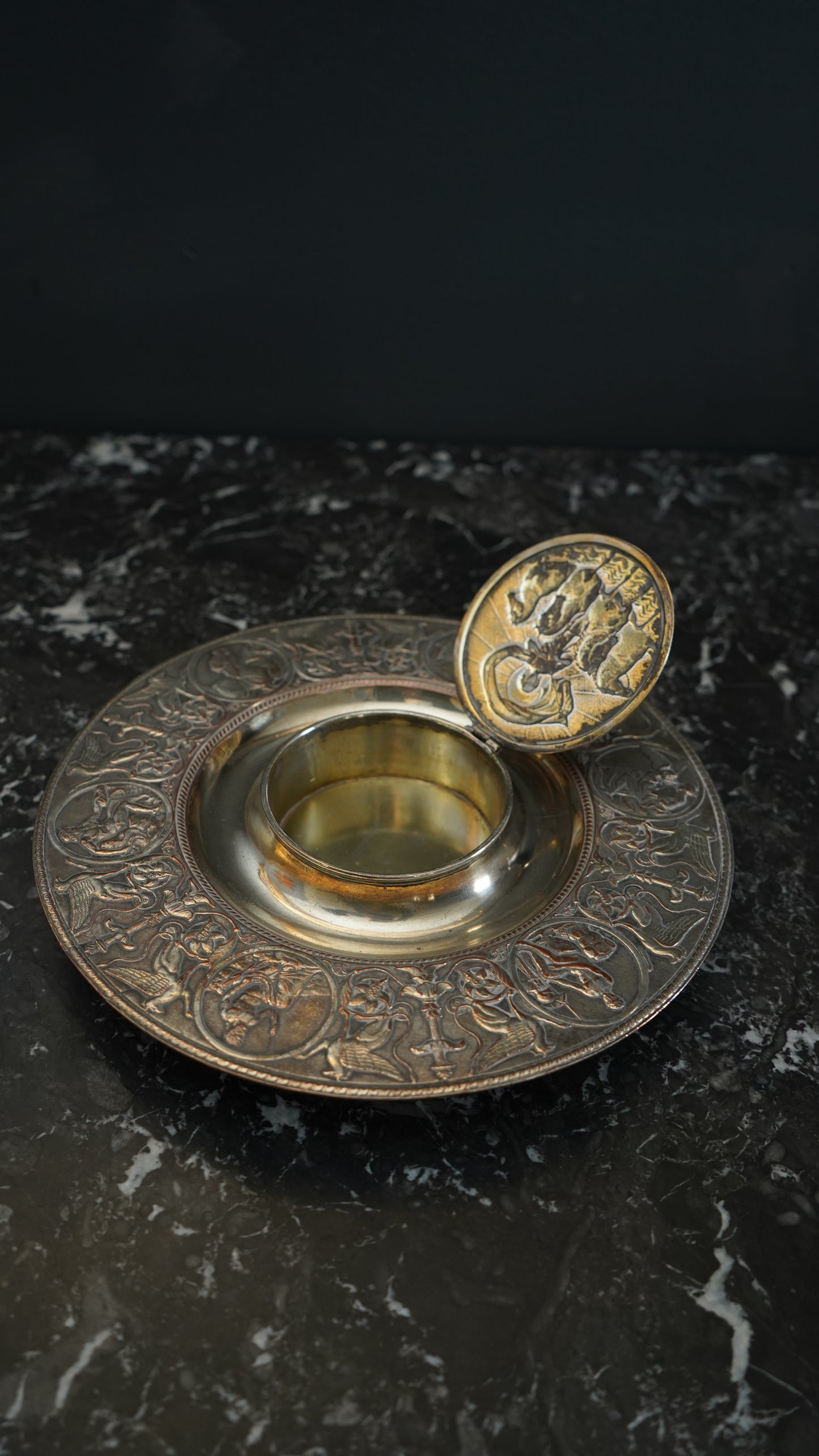 Victorian Silver-Plated Inkwell Depicting Boudica in Chariot – Neoclassical Revival Desk Accessory